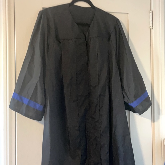 UC grad gown - Picture 2 of 3